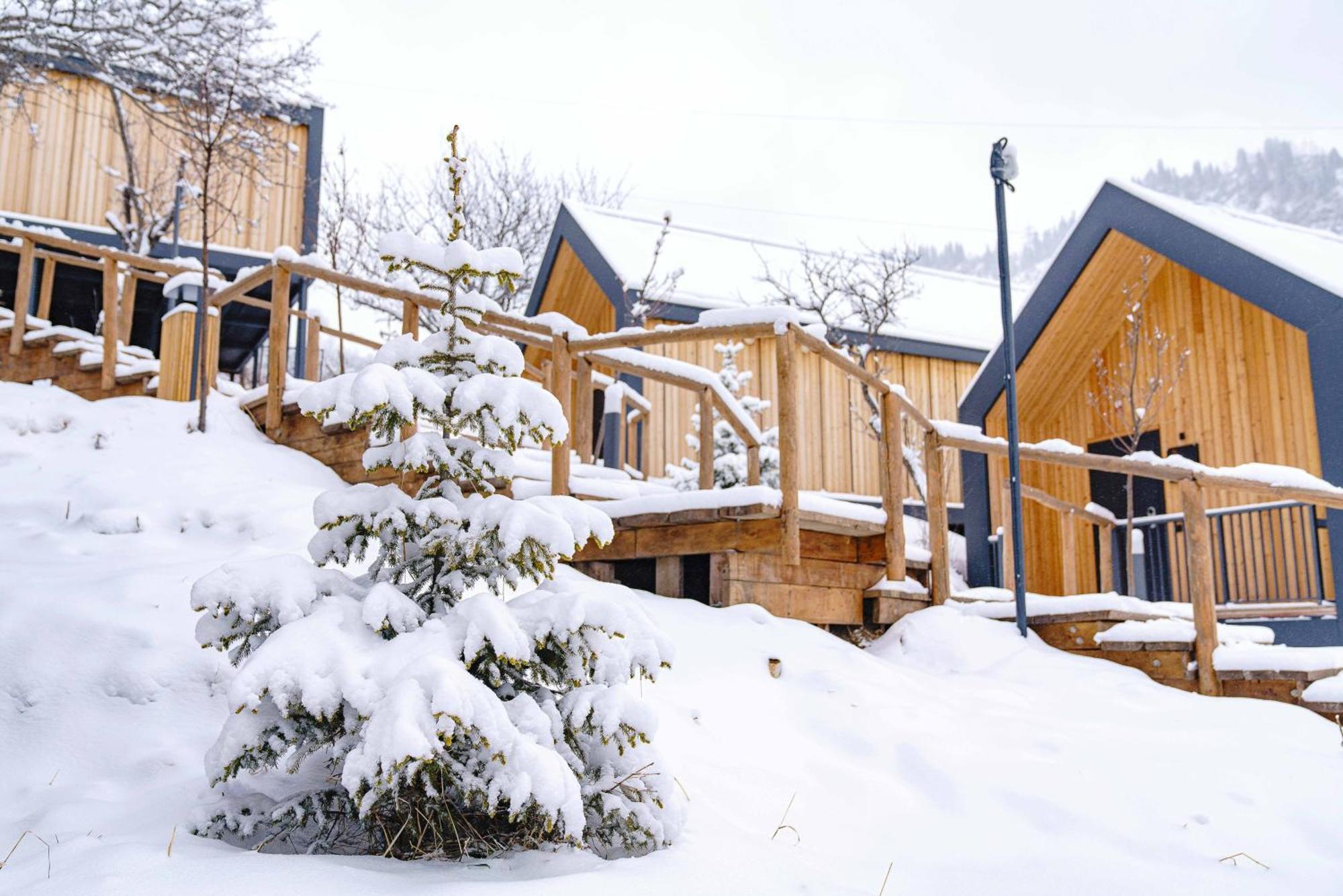 Qazaq Auyl Eco Hotel Alma-Ata Buitenkant foto