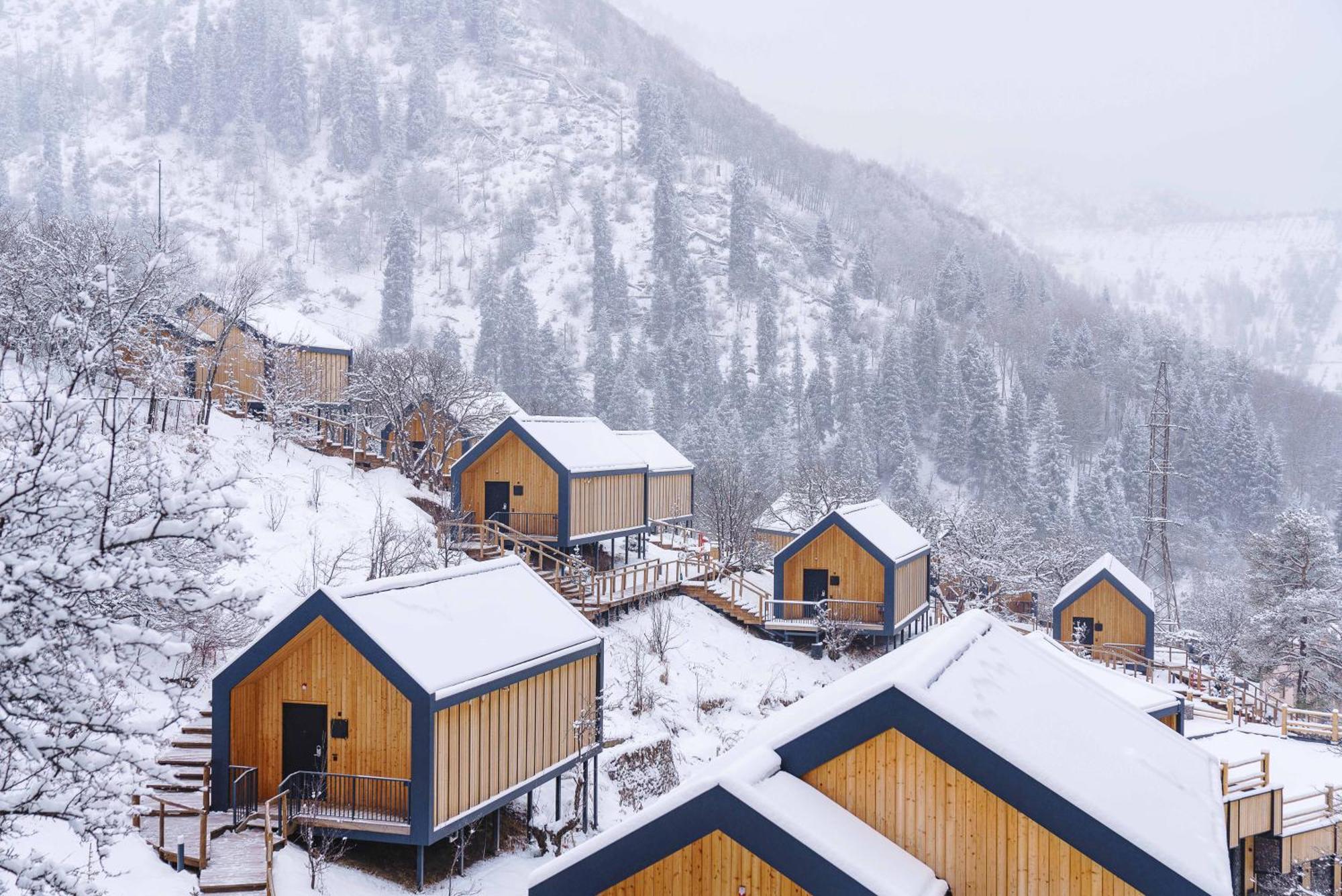 Qazaq Auyl Eco Hotel Alma-Ata Buitenkant foto
