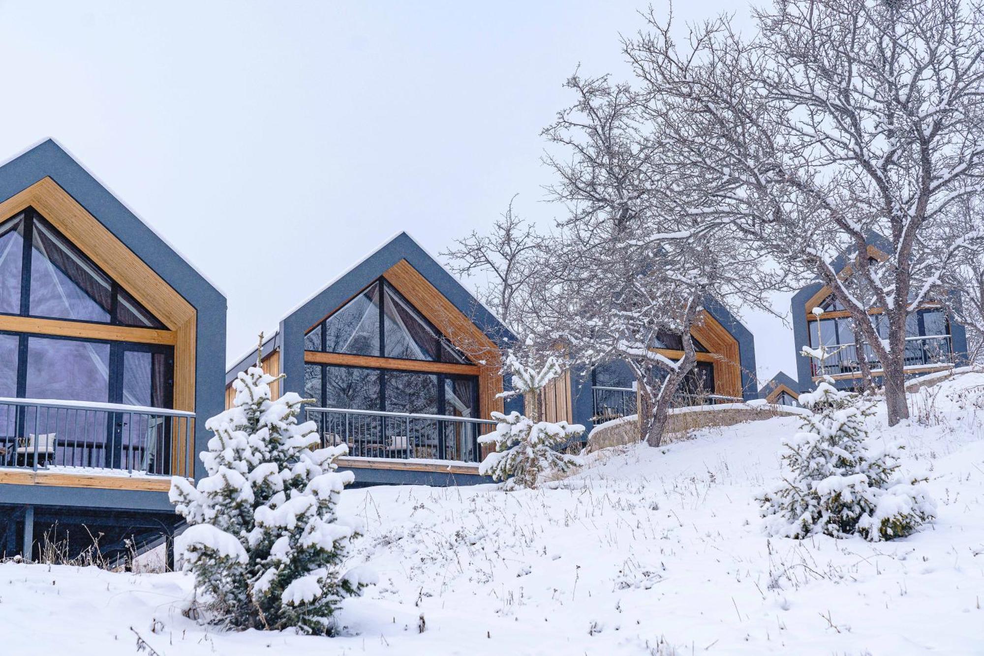 Qazaq Auyl Eco Hotel Alma-Ata Buitenkant foto